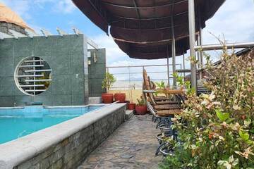 Rooftop pool