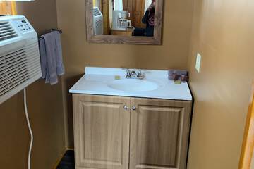 Bathroom sink