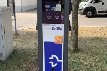 Electric vehicle charging station