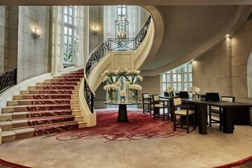 Concierge desk