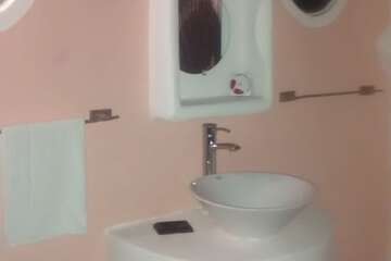 Bathroom sink