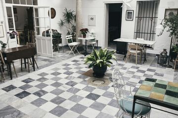 Lobby lounge