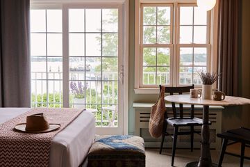 The Harbor Front Inn