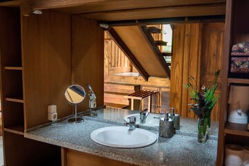 Bathroom sink
