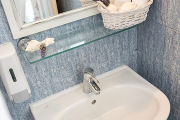 Bathroom sink