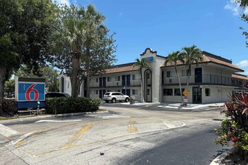 Motel 6 Riviera Beach FL