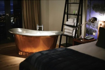 Deep soaking bathtub