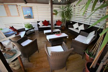 Lobby lounge
