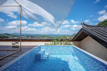 Private pool