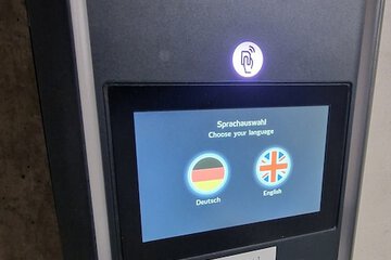 Electric vehicle charging station