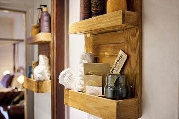 Bathroom amenities