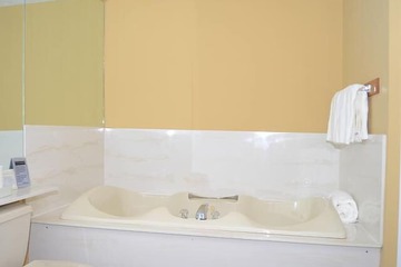 Jetted tub