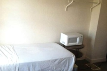 Room 9 of 14
