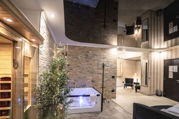 Private spa tub