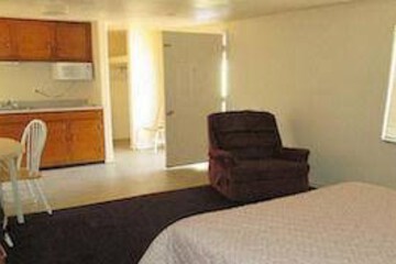  Topaz Inn and Suites 11