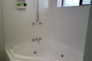 Jetted tub