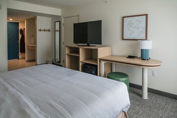 Room 2 of 12