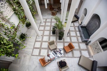 Lobby lounge