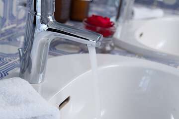 Bathroom sink