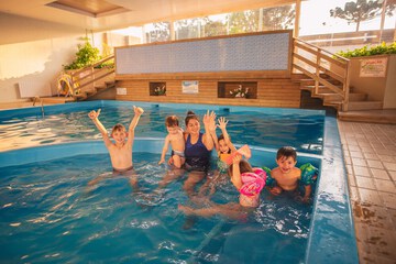 Indoor/outdoor pool