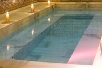 Indoor spa tub