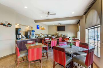 Breakfast/Coffee Service 36 of 36