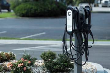 Electric vehicle charging station