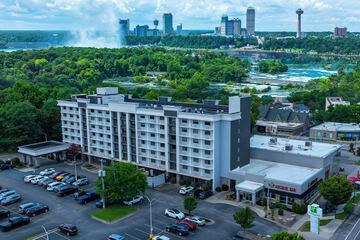 Holiday Inn Niagara Falls State Park Entry by IHG