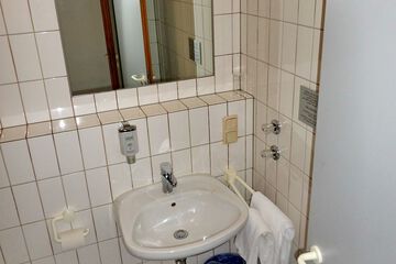 Bathroom sink