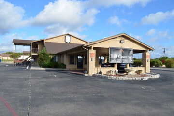 Hill Country Inn & Suites