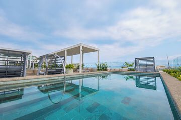 Rooftop pool