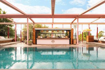 Indoor/outdoor pool