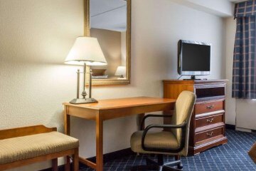 Clarion Hotel & Conference Center 17