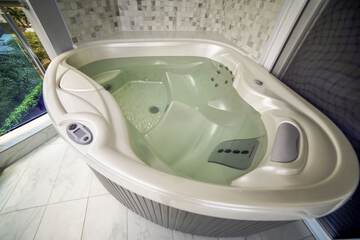 Private spa tub