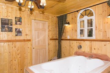 Jetted tub