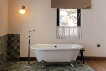 Private spa tub