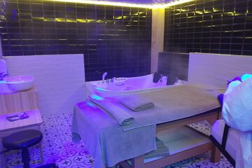 Private spa tub
