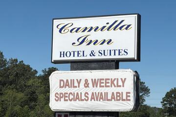 Camilla Inn & Suites