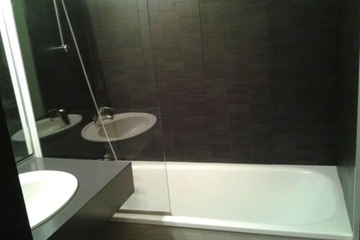 Deep soaking bathtub