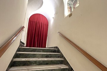 Handrails in stairways