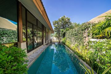 Private pool