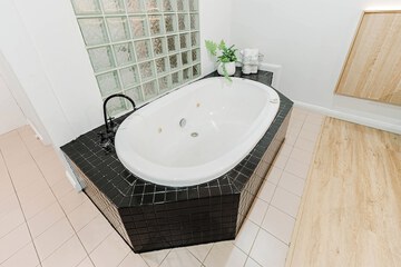Indoor spa tub