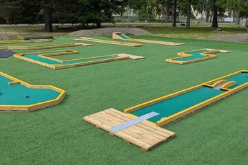 Mini-golf