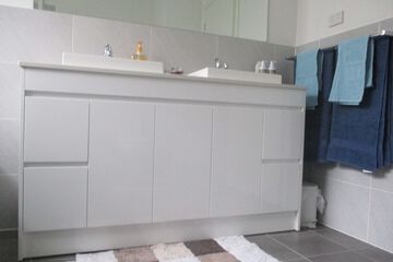 Bathroom sink