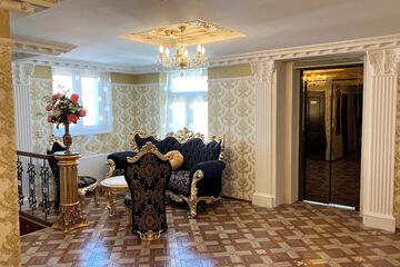 Lobby lounge