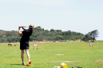Indoor golf driving range