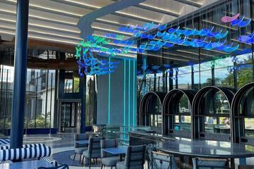 Lobby lounge