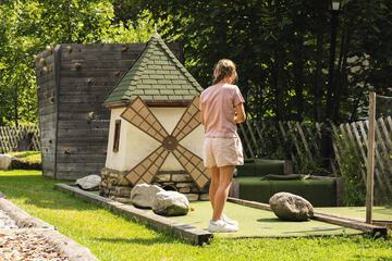 Mini-golf