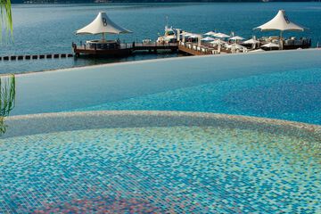 Infinity pool