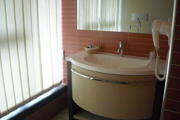 Bathroom sink
